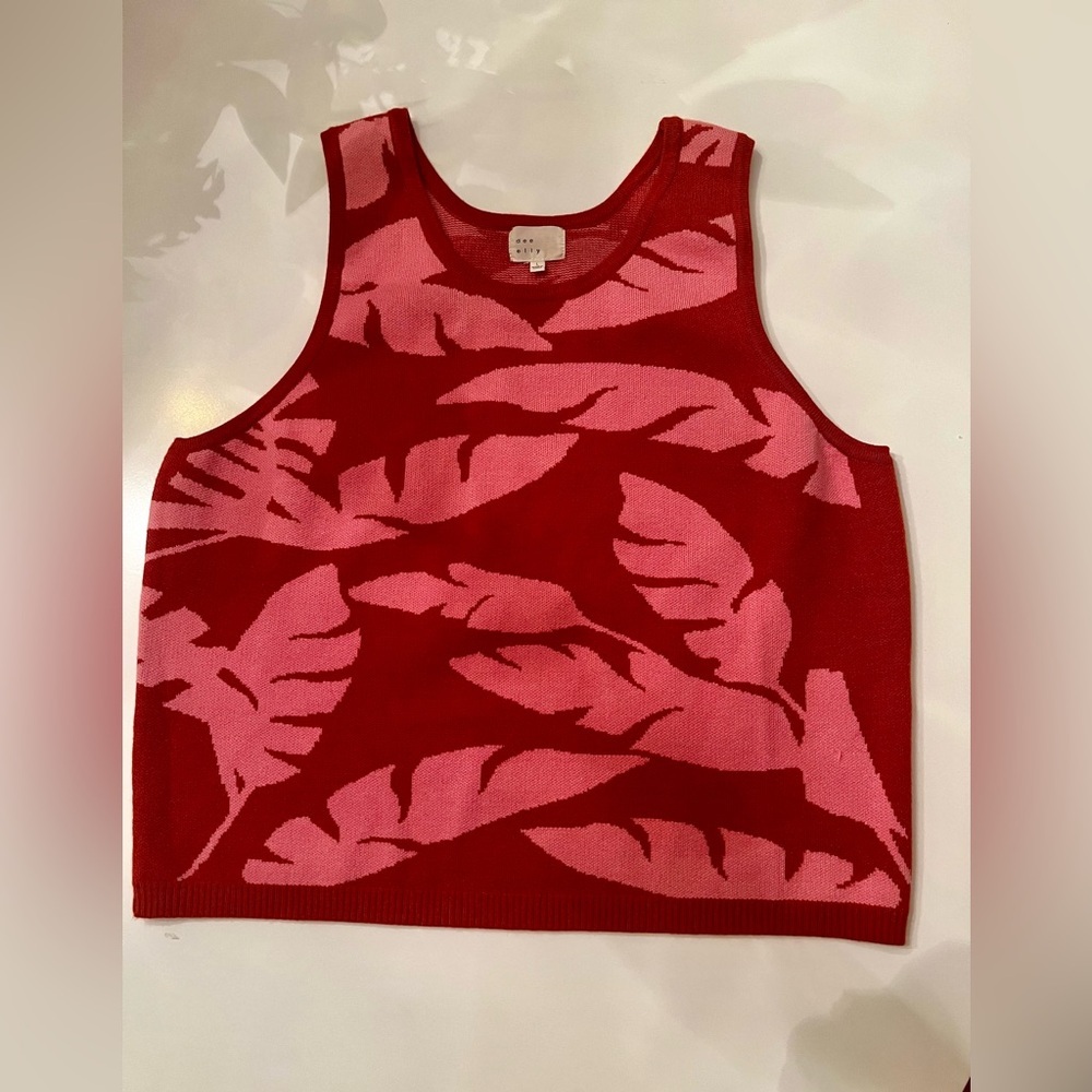 Sleevless semi cropped sweater